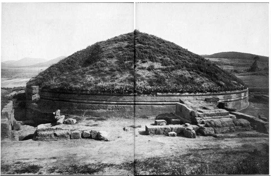 Large ancient Etruscan necropolis